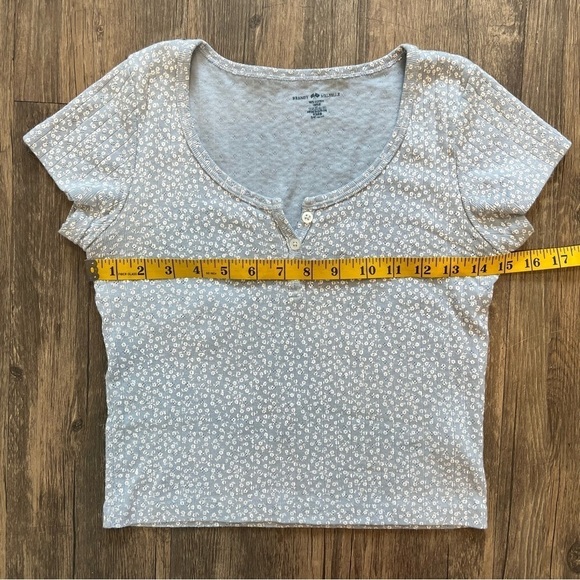Women’s Brandi Melville Blue Floral  Zelly Crop Top three front buttons One Size - Picture 10 of 10